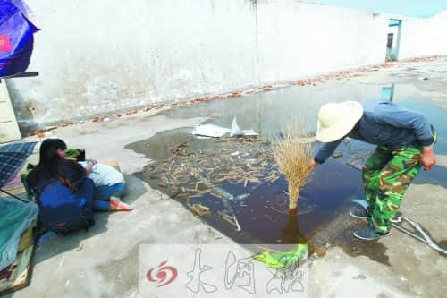 郑州一工地基坑雨后积水 1岁多男孩不慎溺亡