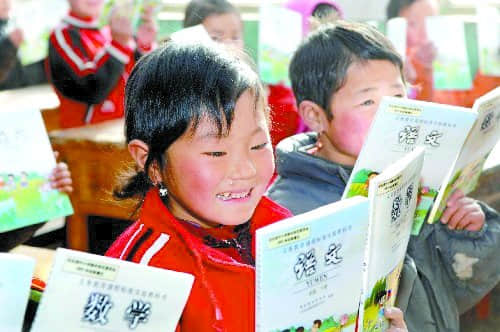 河南娃小学初中有望全免费 城区免费提供教科书