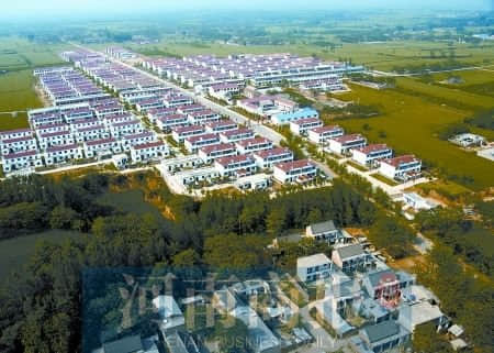 如今，大部分的北靳楼村居民把家安在了“别墅群”里