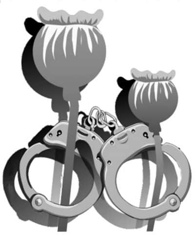 15岁少女网聊约见帅气男子 被诱骗吸毒后卖淫