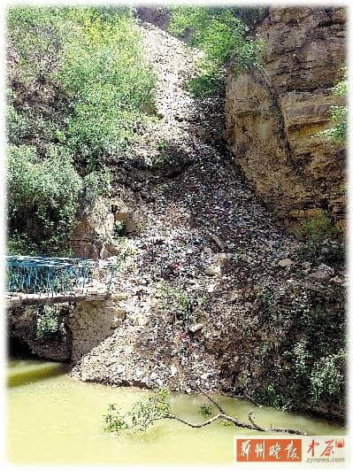 红旗渠源头出现大量垃圾 渠水携带垃圾流向下游