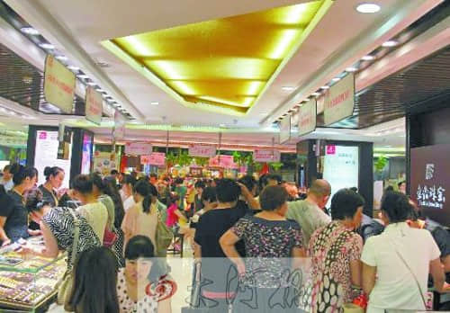 黄金跌跌不休 “郑州大妈”出手补仓搬空金店