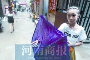 郑州一小区天降花瓶砸中一岁多幼童 碎骨留脑中