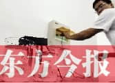 揭送水工推销纯净水骗局：仪器一插自来水变黑