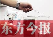 揭送水工推销纯净水骗局：仪器一插自来水变黑