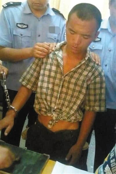 安阳公交杀人疑犯路边吃西瓜被抓