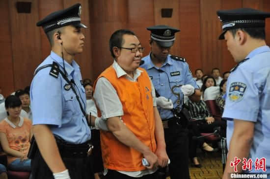 8月30日早9时30分，西安市中级人民法院公开开庭审理被告人杨达才受贿、巨额财产来源不明一案。下午14时40分左右庭审结束，案件将择日宣判。杨达才在最后陈述中说，自己犯了罪，追悔莫及，愿认罪服法。图为庭审现场。张远 摄