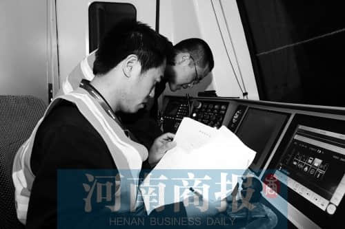 郑州地铁即将运行 “老司机”多是河南年轻人