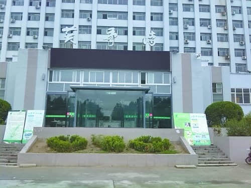 濮阳政府大楼里开奶店 回应：废物利用租金不详