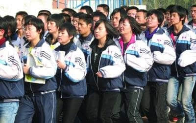 高考“神校”衡水中学：学生吃饭只给4分钟？