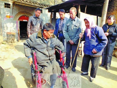原阳96岁老太照料俩残疾儿 三人年龄相加214岁