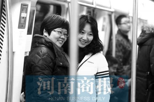 郑州市民试乘地铁 儿童站内小便市民提改进建议